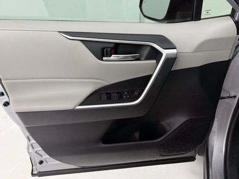 Used 2022 Toyota RAV4 XLE FWD image 29