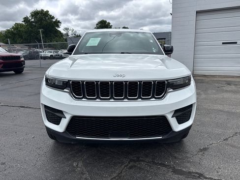 Used 2024 Jeep Grand Cherokee Laredo AWD/4WD image 2
