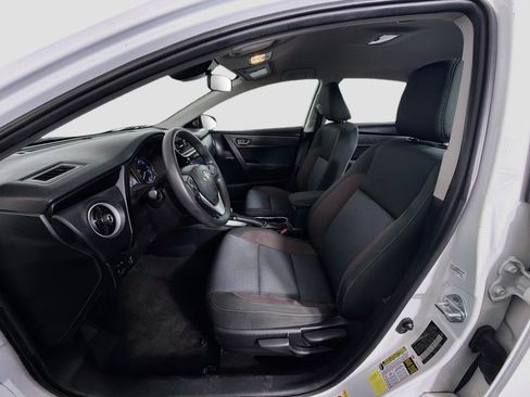 Used 2018 Toyota Corolla LE FWD image 13