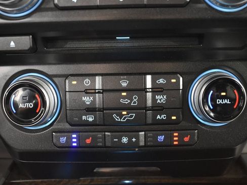 Used 2017 Ford F150 Platinum w/ Equipment Group 701A Luxury image 22