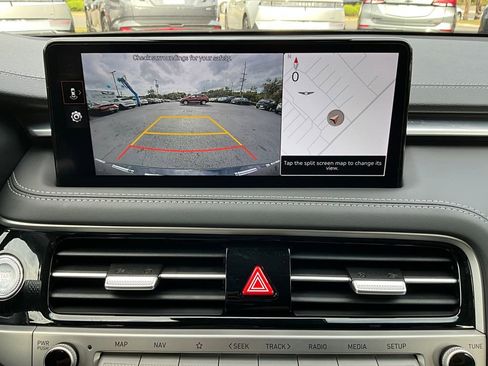 Used 2025 Genesis G70 2.5T image 25