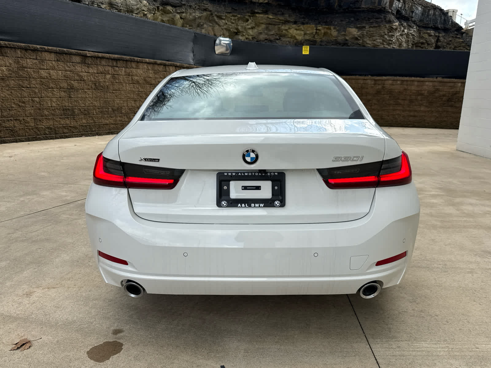 Used 2026 BMW 330i xDrive Sedan w/ Convenience Package AWD/4WD image 4