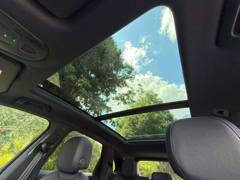 Certified 2024 Porsche Cayenne AWD/4WD image 16