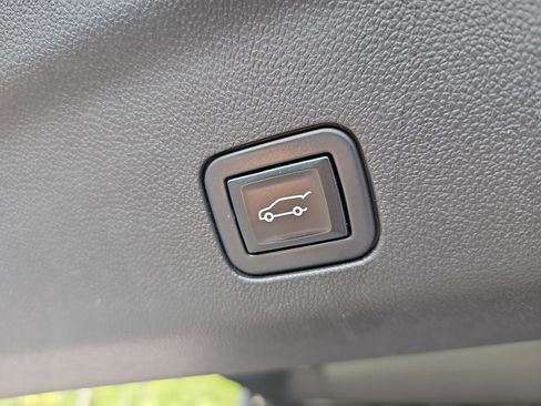 Used 2023 GMC Yukon SLT RWD image 14