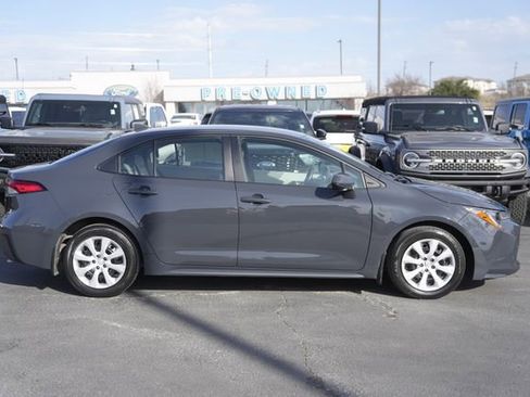 Used 2025 Toyota Corolla LE image 5