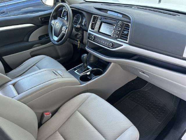 Used 2019 Toyota Highlander LE FWD image 33