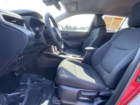 Used 2022 Toyota Corolla Cross LE AWD/4WD image 15