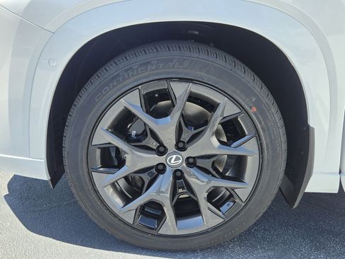 New 2026 Lexus TX 500h AWD image 12