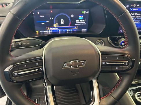 Used 2025 Chevrolet Colorado Z71 AWD/4WD image 19