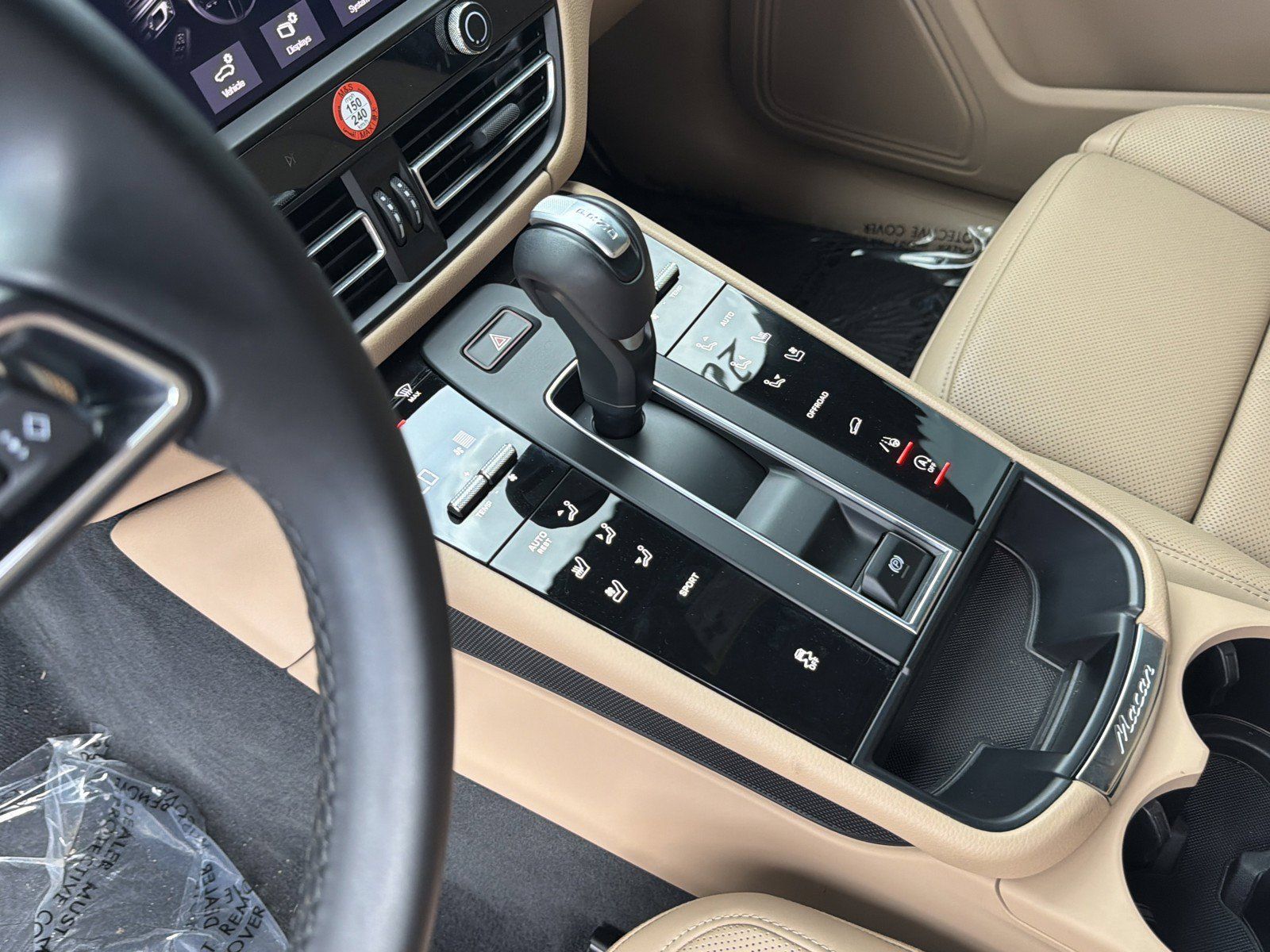 Used 2025 Porsche Macan Turbo AWD/4WD image 21