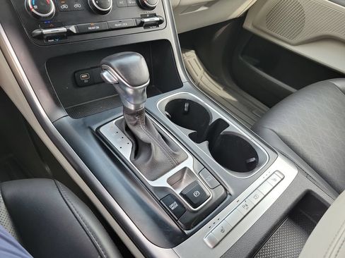 Used 2022 Kia Carnival LX FWD image 20