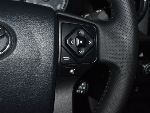 Used 2017 Toyota Tacoma TRD Off-Road w/ Tow Package (A/T) AWD/4WD image 9