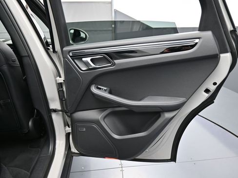 Certified 2025 Porsche Macan image 26