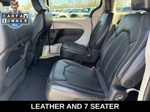 Used 2024 Chrysler Pacifica Touring-L FWD image 18