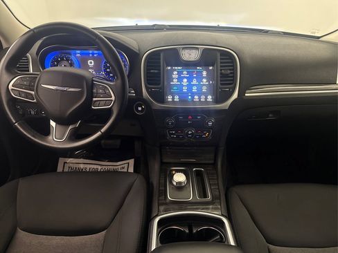 Used 2018 Chrysler 300 Touring RWD image 40