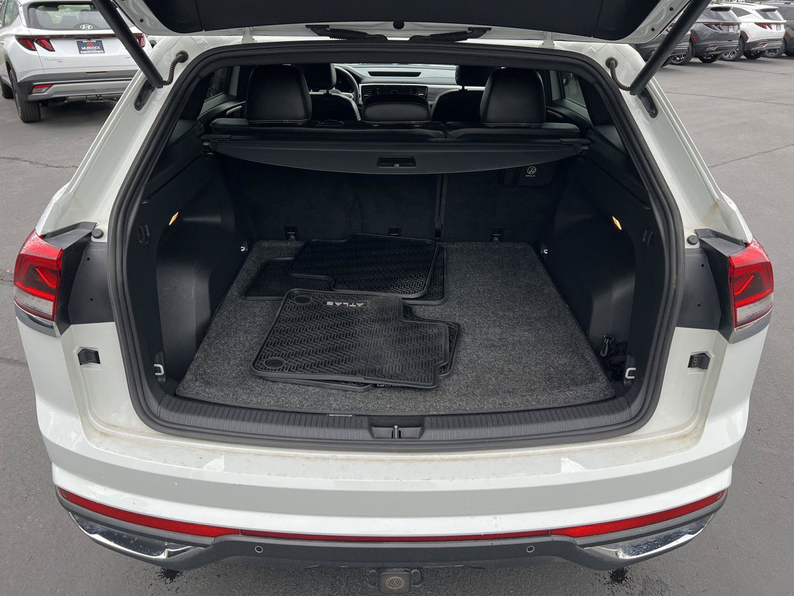 Used 2022 Volkswagen Atlas Cross Sport SE FWD image 9