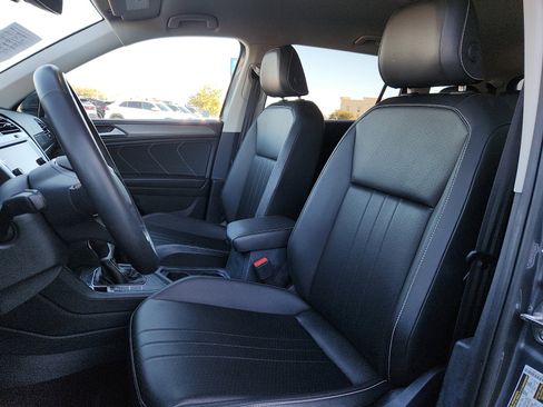 Used 2024 Volkswagen Tiguan SE image 13