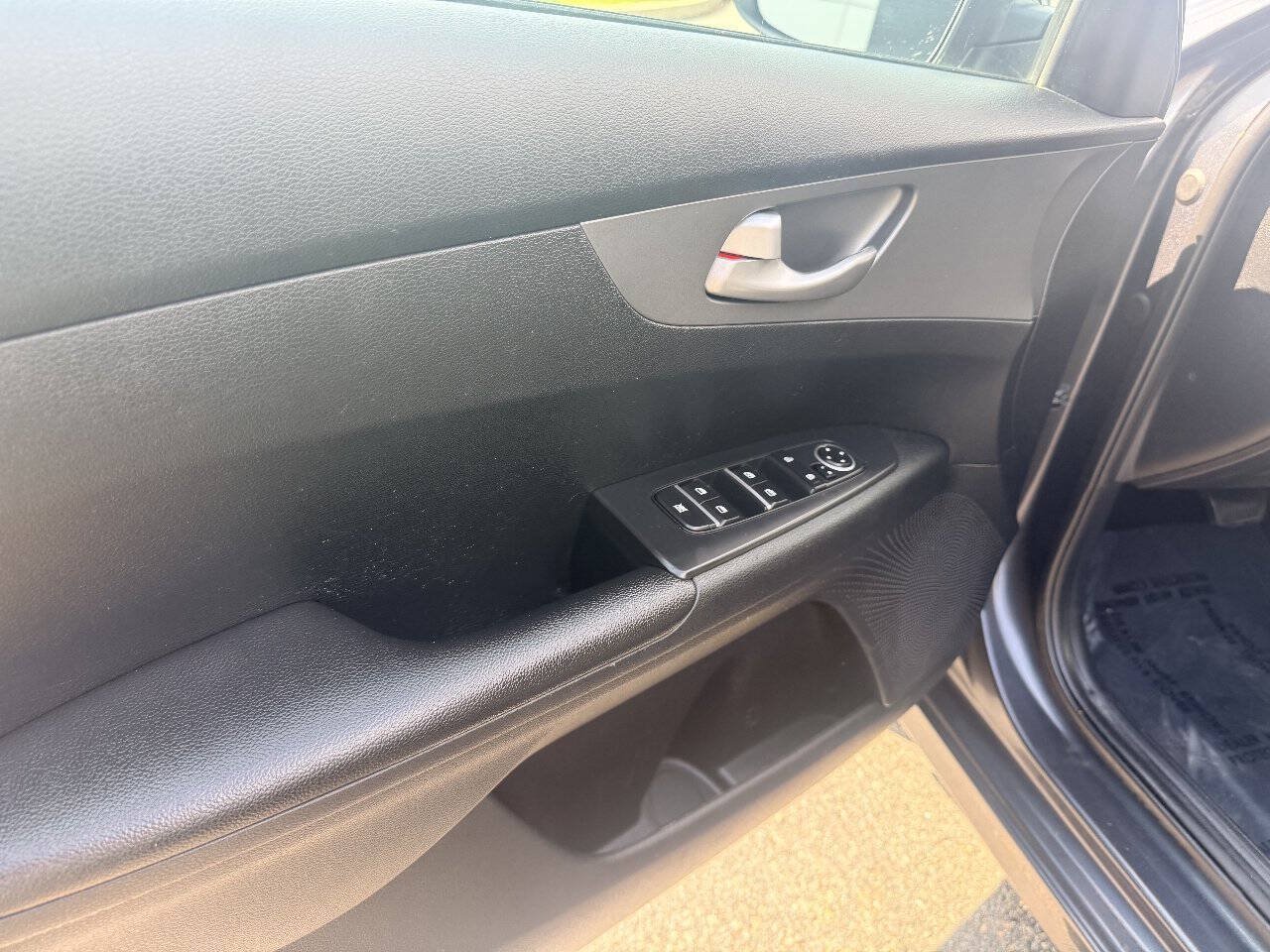 Used 2019 Kia Forte LXS FWD image 14