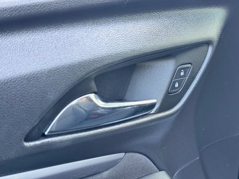 Used 2023 Chevrolet Bolt EUV LT w/ Redline Edition FWD image 11