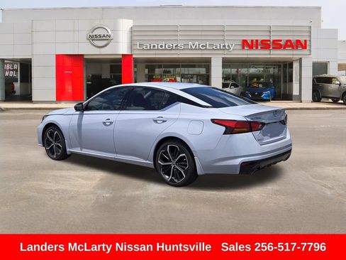 Used 2025 Nissan Altima 2.5 SR w/ SR Premium Package FWD image 6