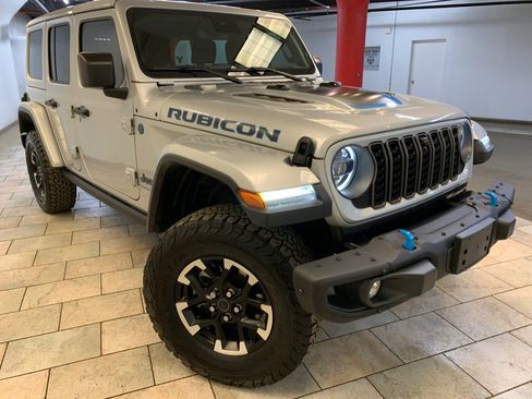 Used 2024 Jeep Wrangler Unlimited Rubicon 4xe AWD/4WD image 3