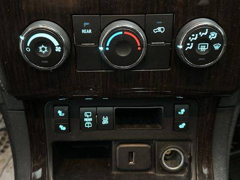 Used 2017 Chevrolet Traverse LT w/ Style and Technology Package FWD image 33