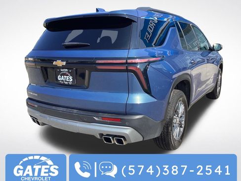 Used 2025 Chevrolet Traverse LT image 9