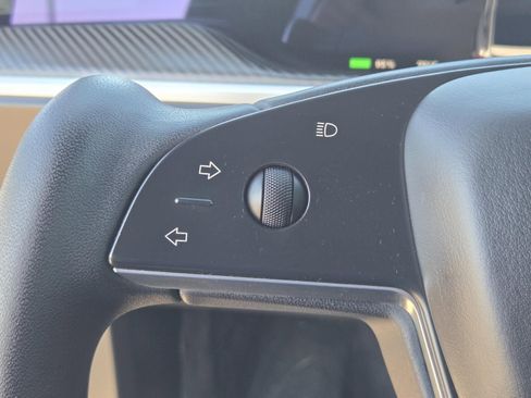 Used 2022 Tesla Model X Plaid image 14