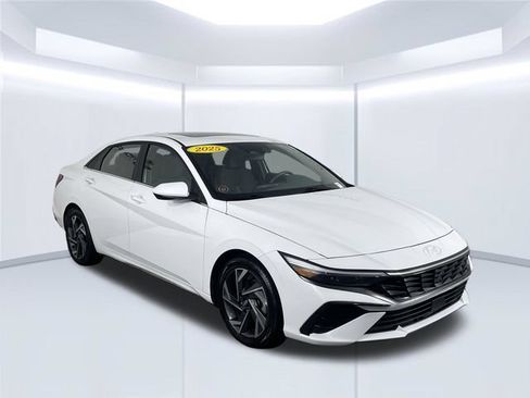 Used 2025 Hyundai Elantra SEL FWD image 12