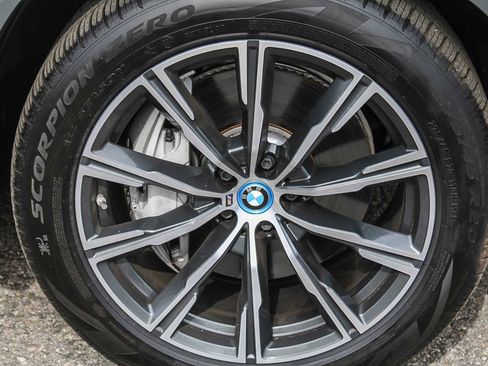 Used 2024 BMW X5 xDrive50e image 10