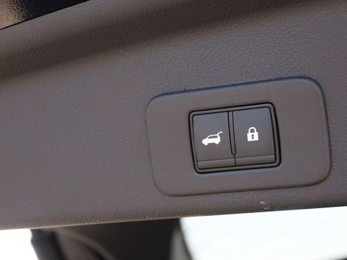 Certified 2025 Nissan Murano SV FWD image 8