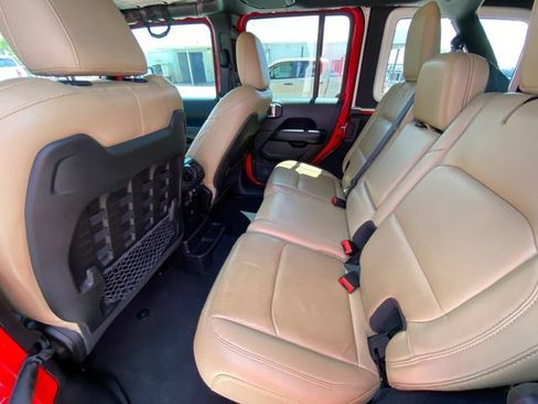 Used 2019 Jeep Wrangler Unlimited Rubicon w/ Dual Top Group AWD/4WD image 14