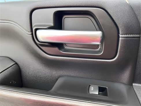 Used 2020 Chevrolet Silverado 2500 LTZ w/ LTZ Premium Package image 31