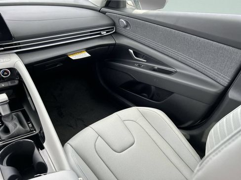 New 2026 Hyundai Elantra Limited FWD image 12