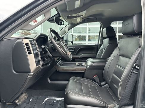 Used 2019 GMC Sierra 2500 Denali w/ Duramax Plus Package image 8
