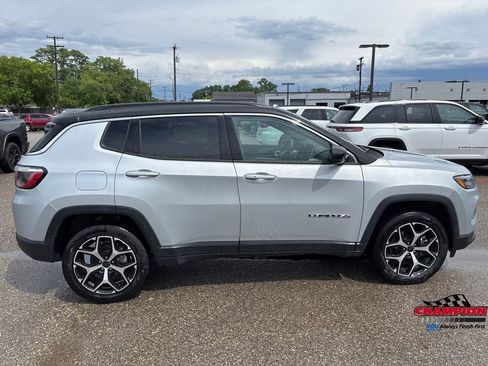 Used 2025 Jeep Compass Limited AWD/4WD image 7