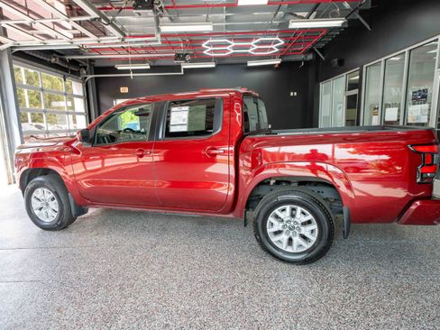 Used 2023 Nissan Frontier SV w/ SV Premium Package AWD/4WD image 2
