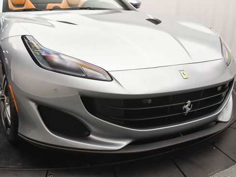 Used 2019 Ferrari Portofino image 27