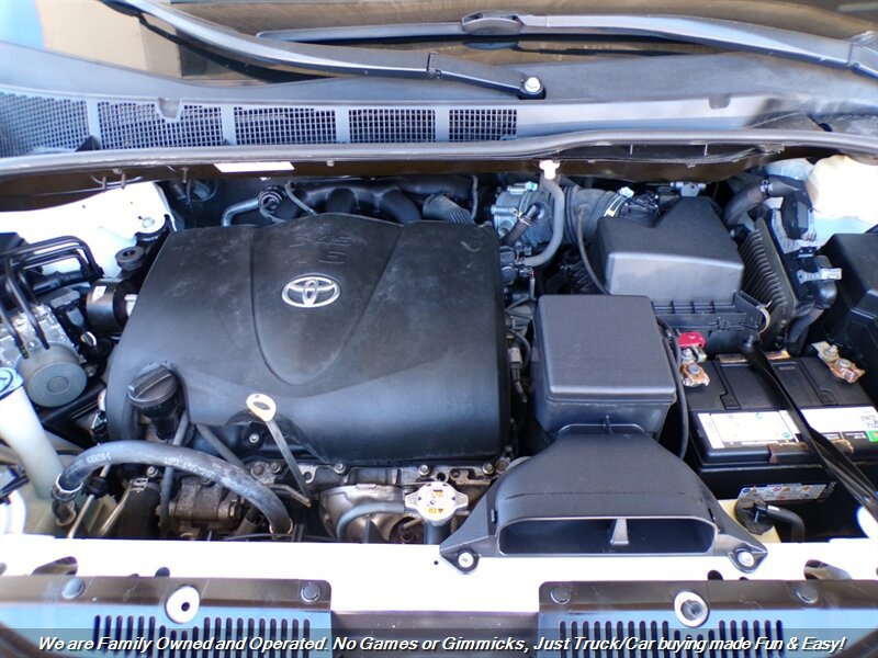 Used 2017 Toyota Sienna L FWD image 36