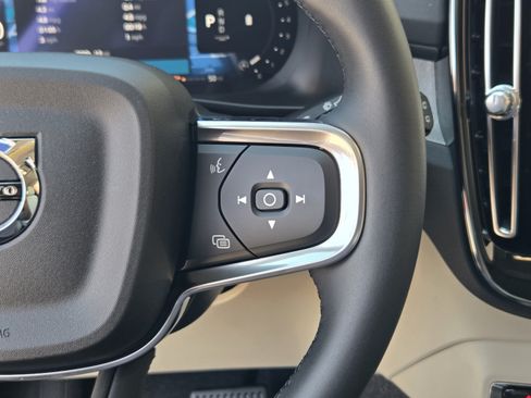 New 2026 Volvo XC40 B5 Plus w/ Protection Package Premier AWD/4WD image 25