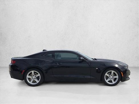 Used 2022 Chevrolet Camaro LT RWD image 4