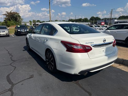 Used 2018 Nissan Altima 2.5 SV FWD image 5