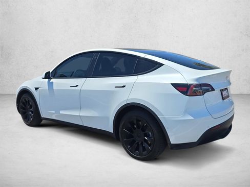Used 2022 Tesla Model Y Long Range AWD/4WD image 7