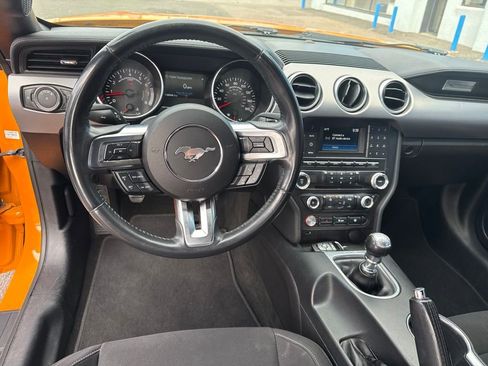 Used 2018 Ford Mustang GT RWD image 18