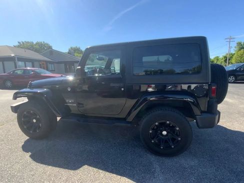 Used 2016 Jeep Wrangler Sahara w/ Connectivity Group AWD/4WD image 5