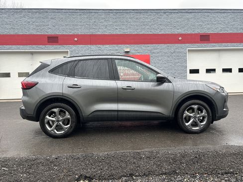 Used 2025 Ford Escape ST-Line image 2
