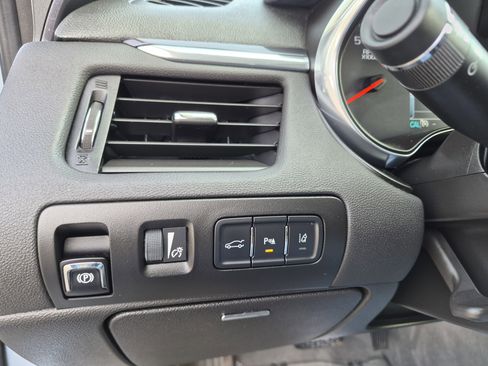 Used 2015 Chevrolet Impala LT w/ Convenience Package image 18