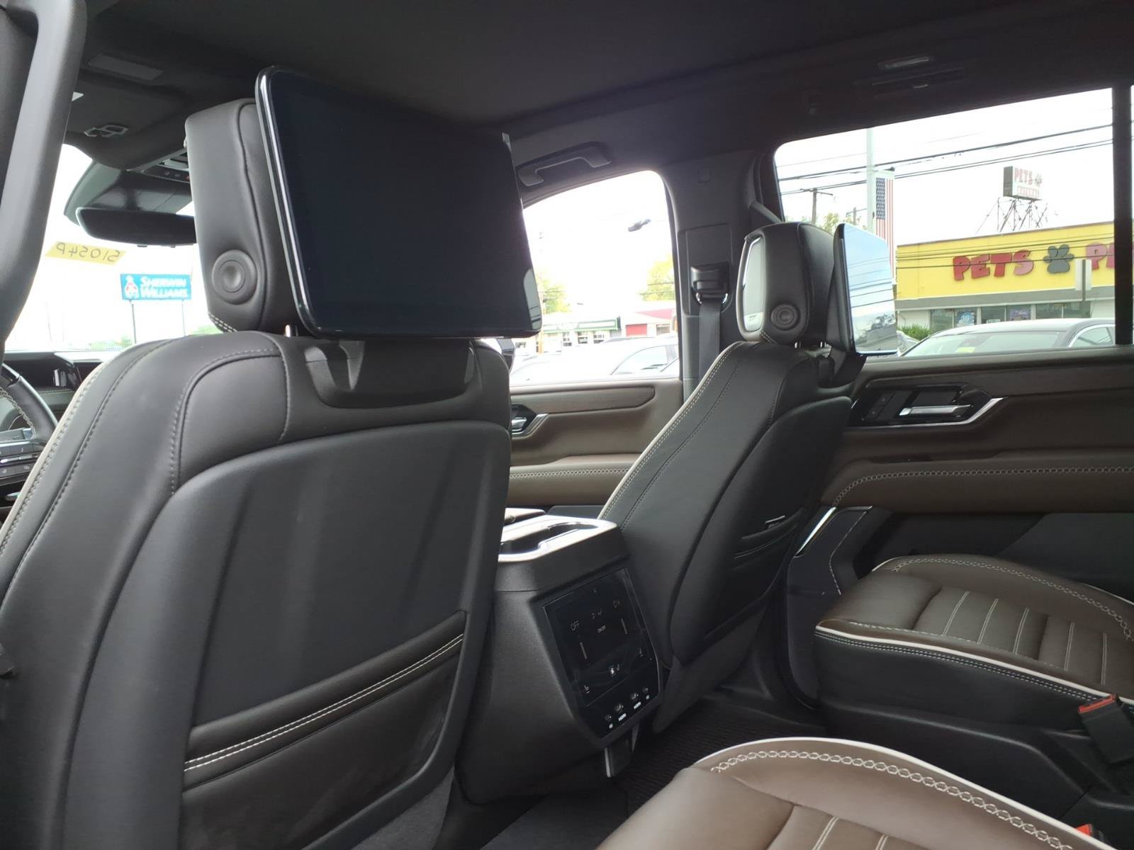 Used 2026 GMC Yukon Denali Ultimate AWD/4WD image 24