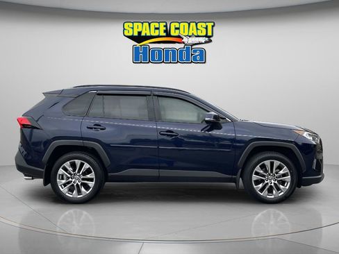 Used 2020 Toyota RAV4 XLE Premium image 4