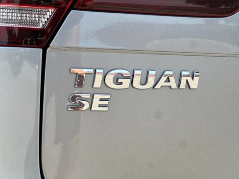Used 2021 Volkswagen Tiguan SE FWD image 39
